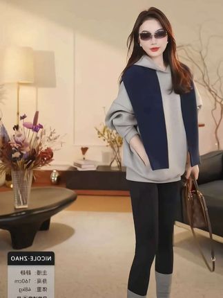 秋冬新款,这款高端设计师经典时尚高奢的羊毛围巾,平时出游开车办公室常带它,百搭洋气很漂亮,姐妹们赶紧去抢呀#创作灵感 #高品质女装#高级感穿搭#披肩#穿搭