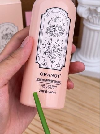 水润持久,清新丝滑,奥兰诺花果香氛喷雾身体乳# 保湿补水身体乳 # 留香身体乳 # 干皮身体乳秋冬推荐 # 自带体香 # 身体护理