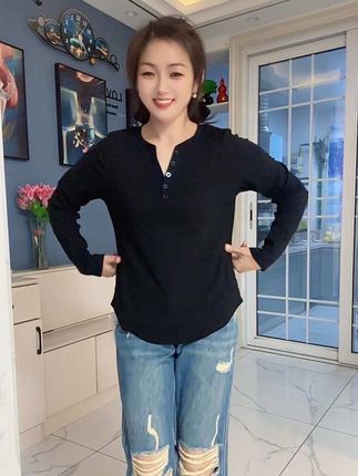 #创作灵感#创作者中心 女人要么飒,要么仙,要么雅、要么酷,总之你不能活的像白开水,即无味又无趣。做个百变女人,有趣的灵魂,你会觉得生活多姿多彩,不管别人给你什么样的眼光,你都要把他看成是太阳的光芒,好好爱自己#显瘦穿搭 #谁穿谁好看 #早秋穿搭