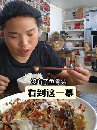 辛苦在厨房烧的菜,忙完出来菜盘都空了,就剩下骨头,我家这两孩子干活不行,吃货第一。#妈呀太香了 #剁椒鱼头 #美食#爱美食爱生活