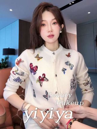 这个衣服穿上就是显年轻、显高级的,这种感觉就像我身上这套衣服,它是一个很有质感的棉麻材质。#高级感穿搭 #显瘦穿搭 #贵气感御姐 #秋季穿搭