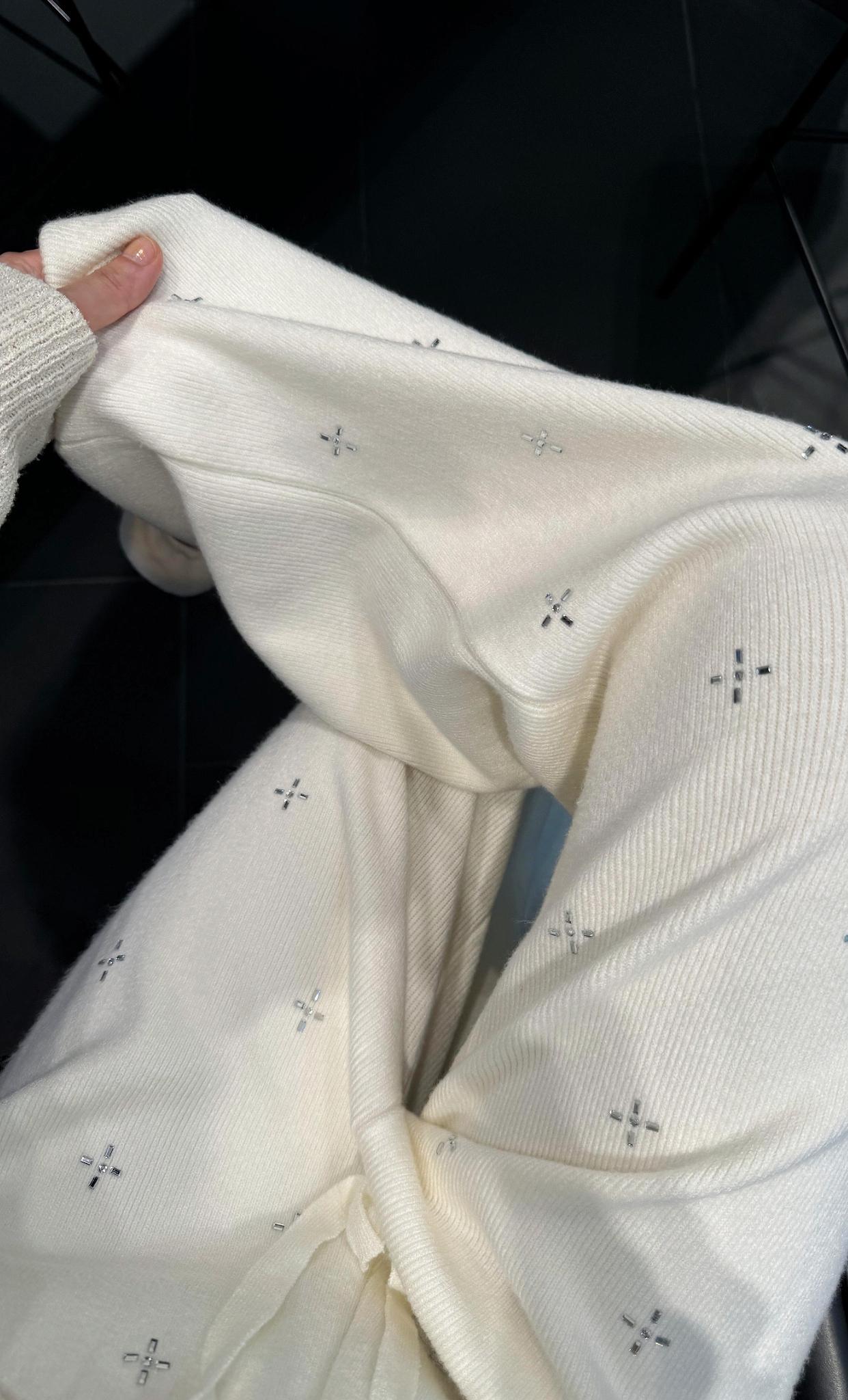 啊啊啊,这条裤子搭配毛毛拖鞋也太绝了吧!真的好舒服!#百搭裤子 #一眼就爱上的神裤 #谁穿谁好看 #慵懒风穿搭 #韩系穿搭