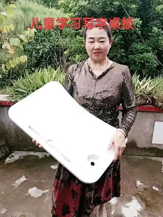 家里孩子喜欢在床上学习,一定要买这种折叠学习桌椅,它是为孩子设计的,可以放在床上用,也能放到书桌上用,非常方便实用,而且它的规格刚刚好,特别适合小孩子写作业用。
