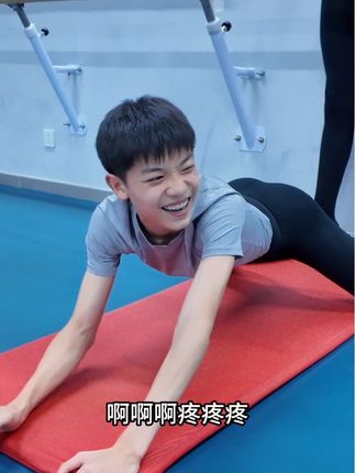 这个小胯也是没谁了😂 #舞蹈生 #舞蹈基本功 #青岛舞蹈艺考 #舞跃艺考 @Lzxxx. @青岛 艺考妆造