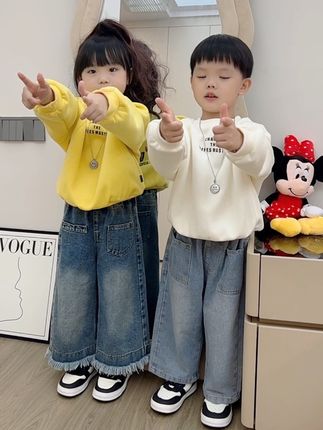 我的孩子 不求你多完美  也无需替我争光 更加不用替我养老  只求你健康快乐的成长  享受世间所有美好  有幸与你在这个美丽的世界同行一段 足矣  #秋冬穿搭 #宝妈推荐 #卫衣 #萌娃日常 #陪你长大陪你看世界