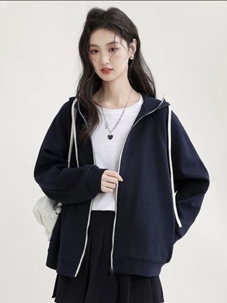 韩系半高领卫衣外套太懂女生!连帽+拉链设计实用又减龄,显白配色超提气色,宽松版型藏肉显瘦,日常休闲或运动穿都适配,秋冬百搭刚需款! #韩系卫衣 #秋冬外套 #显白上衣 #连帽开衫 #休闲运动风