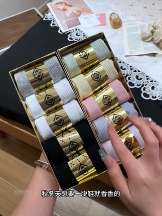 绣衣萱新品这个价到手10双香薰防臭袜打开就是一股清新好闻的高级香,再也不去买外面那些又贵还臭脚的袜子了!上脚特别舒服,有中筒和短筒,全家都能穿#防臭袜#袜子#棉袜