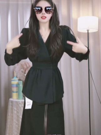 #修身V领长袖衬衫秋季#高级感穿搭 #优雅气质 #春秋新款