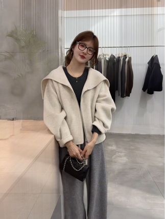 #谁穿谁好看 #外套 #裤子 #晒晒我的秋日穿搭 #秋冬穿搭 @巨量千川