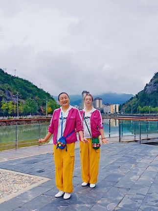 人这一生朋友不是越多越好,而是越真越好。落叶知秋,落难知友。真正的朋友经得住人生沉浮。能一起经历风雨,一起开怀大笑。真心相待,久处不厌。#好姐妹 #友谊 #友情 #心态好一切都好 #快乐心态快乐生活