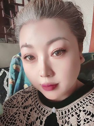 白发带来的高级感拉满,姐是大街上那个最时尚的奶奶,嘎嘎,走起