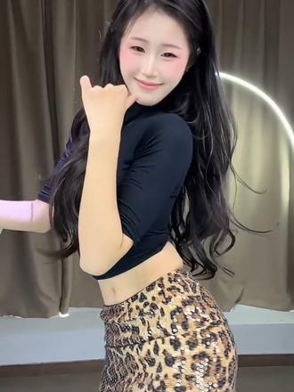 嗯次嗯次贝贝#卡点舞 #龙须摇 #小蛮腰扭起来