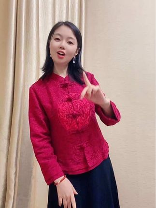 对未来的真正慷慨,是把一切献给现在 #国风新时尚 #优雅气质 #时尚妈妈装
