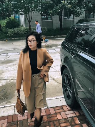 中年女性怎么摆脱“大妈感”?#如何找到自己的穿衣风格 #通勤搭配 #时尚 #不被定义的才是风格 #羊绒大衣