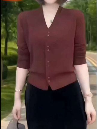 春秋百搭显瘦V领长袖妈妈装针织衫女宽松时尚洋气妈妈微胖小衫 #时尚气质穿搭 #时尚百搭款针织小开衫 #显瘦显高显气质 #穿出自信穿出美丽 #谁穿谁好看