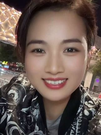 开始降温了、给不了你拥抱、给不了你外套、记得添衣、别感冒了,照顾好自己、愿你开心快乐每一天…#做个嘴角上扬温暖的人 #情感共鸣 ❤️ #情感