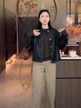 海宁真皮皮衣女2025年短款修身洋气外套早秋新款显瘦潮流时尚宽松#秋季新款皮衣外套#时尚洋气减龄皮衣外套#穿出高级感 #皮衣外套