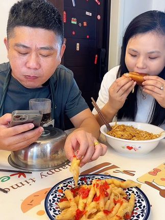 这男人真的是太笨了#妈呀太香了 #吃货 #琦宝夫妇
