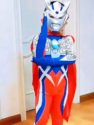 孩子都喜欢穿这套奥特曼连体套装,穿上后变身动作玩个不停,不仅好玩有趣,还能让孩子变得更有想象力。快给孩子安排一套吧!