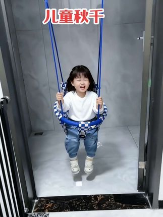 宝宝能从1岁玩到6岁的秋千也太香了吧!真的是挖到宝啦! 谁懂啊!自从给娃装了这个小秋千,家里的玩具直接失宠! 不管是放客厅当感统训练神器,还是挂阳台让娃晒着太阳晃悠,甚至带去小区草坪当户外玩具,它都超适配!迷你尺寸超省空间,柔软吊篮裹着宝宝超有安全感,我家娃每天都要荡上好几回,笑出的小奶音能把心都化了~ 关键是不用费妈!安装简单到一个人就能搞定,承重也超靠谱,宝宝玩得开心,我也能偷会儿懒刷手机,这不就是带娃刚需好物嘛!姐们们放心安排! #宝宝玩具推荐 #感统训练 #母婴好物 #带娃神器 #儿童秋千