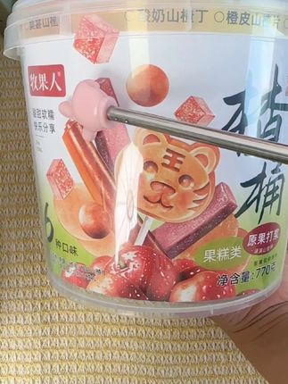 升级版超大桶牧果人楂楂桶,尽享 6 到 12 种山楂新口味,酸甜开启#山楂 #零食推荐 #追剧小零食