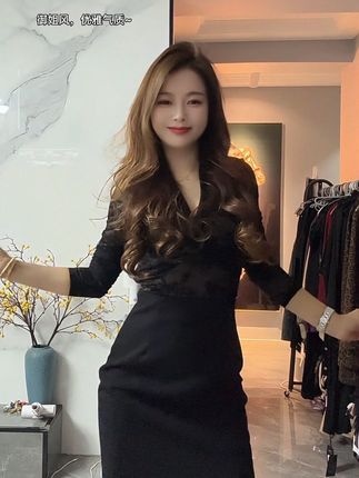 连衣裙#今日穿搭 #气质女人 #显瘦搭配 #御姐风 #新款连衣裙