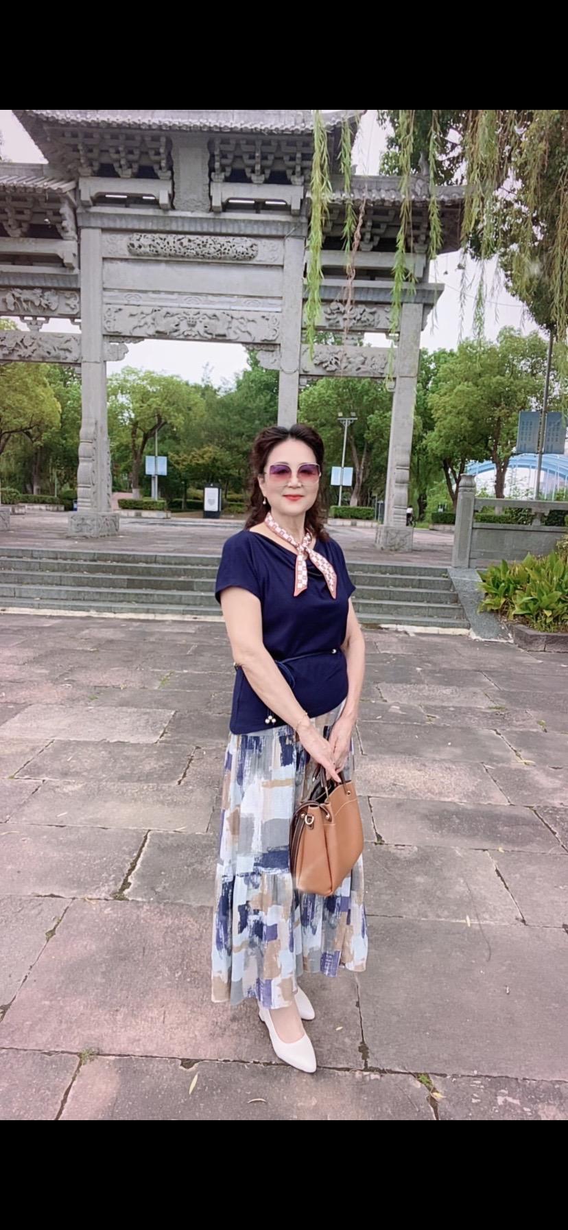原意为生活平淡的直线,直到你的出现,才画出最惊艳的拐点,你是我此生最美的相遇#..... #感恩所有的相遇🙏#祝大家周末愉快🌹🌹