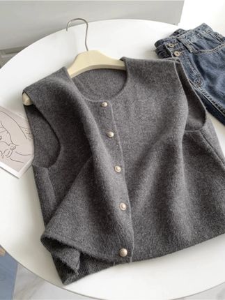 秋冬天不会搭配的姐妹,一定要尝试一下叠穿马甲,上身效果真的韩系又温柔#简约穿搭 #慵懒风穿搭 #强烈推荐 #高级感穿搭 #马甲