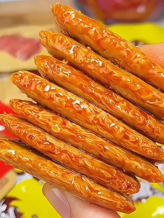 香辣十足的盐津铺子手撕素肉也太好吃了吧!吃起来QQ弹弹有嚼劲,越嚼越香!一次能炫好几包#盐津铺子手撕素肉 #解馋 #越嚼越香