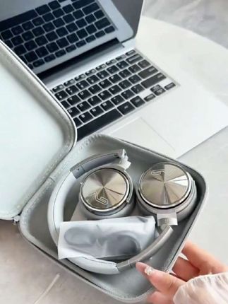 哇去!这个是真拒绝不了啊 我是真喜欢 最近就很喜欢这种精致的头戴式耳机拍照可出片了~而且它的音质也很不错用来听音乐 打游戏都很ok的~小巧精致的外观,方便携带我觉得当做礼物也是不错的选择呢#蓝牙耳机 #我的年度最爱来啦 #糟糕这是心动的感觉 #勒姆森头戴式耳机 #头戴式耳机