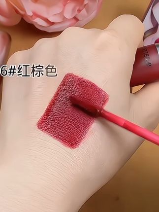 秋冬这口棕,又拽又显白!上唇直接提亮肤色,真的显白到不行! 有谁不爱啊 #口红 #唇釉 #唇釉试色 #不沾杯不掉色 #女孩子买点口红怎么了