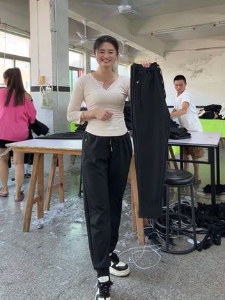 加绒加厚耐磨六防休闲运动裤,面料柔软舒适,不易起球,穿着舒服又不显臃肿,冬款的头一批货,质量品质特别好 男女同款户外运动工作上班特别适合#舒适透气又百搭#运动休闲裤