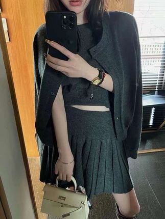 时尚针织开衫短袖套装女秋冬季新款显瘦气质软糯百褶半身裙三件套#秋季#套装#新款#气质#三件套
