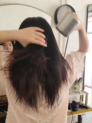 谁能想到呀,这么小小的一款吹风机,风力竟然那么大,吹干头发也太快了#吹风机 #康夫f9高速吹风机 #负离子吹风机 #电吹风#理发店日常