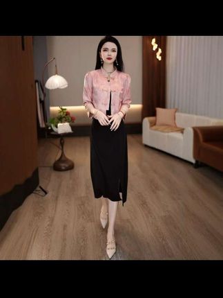 2025春款新中式桃花粉缎面温柔长袖外套+黑色显瘦连衣裙真两件套