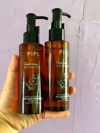 卸妆不到位,护肤可就全白费了。这个价就可以到手的黑茶卸妆油,真的好用到我的心坎上了。质地像水一样,润而不油,流动性很好,卸起来温和不刺激,浓淡妆都可以卸的干干净净,卸完也不紧绷,真的爱了。#自用好物推荐 #好物推荐🔥 #卸妆油