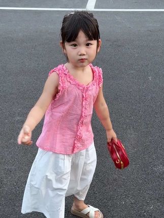 是姐姐和妹妹,是未来为彼此撑腰的人,是吵完架还会在彼此说话的人,是一起成长中最亲近的那个人#姐妹日常#生女儿就是用来打扮的#女童夏日穿搭