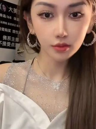 衬衫烫钻网纱拼接露肩上衣#穿搭##日常vlog #显瘦穿搭 #气质 #时尚