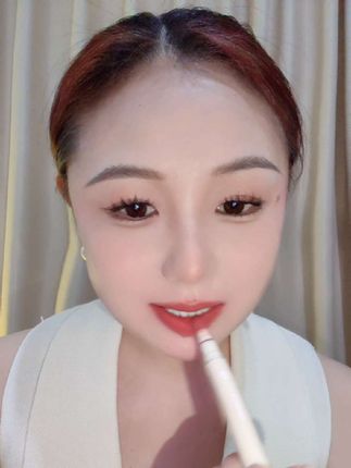 #好物分享#橘朵唇粉霜 。低调气质裸色,素颜涂也好看的口红。