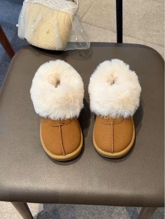是时候入手雪地靴啦!冬天的温暖就靠它啦!#童鞋#哎呦喂你鞋真好看 #秋冬穿搭 #生女儿就是用来打扮的 #雪地靴
