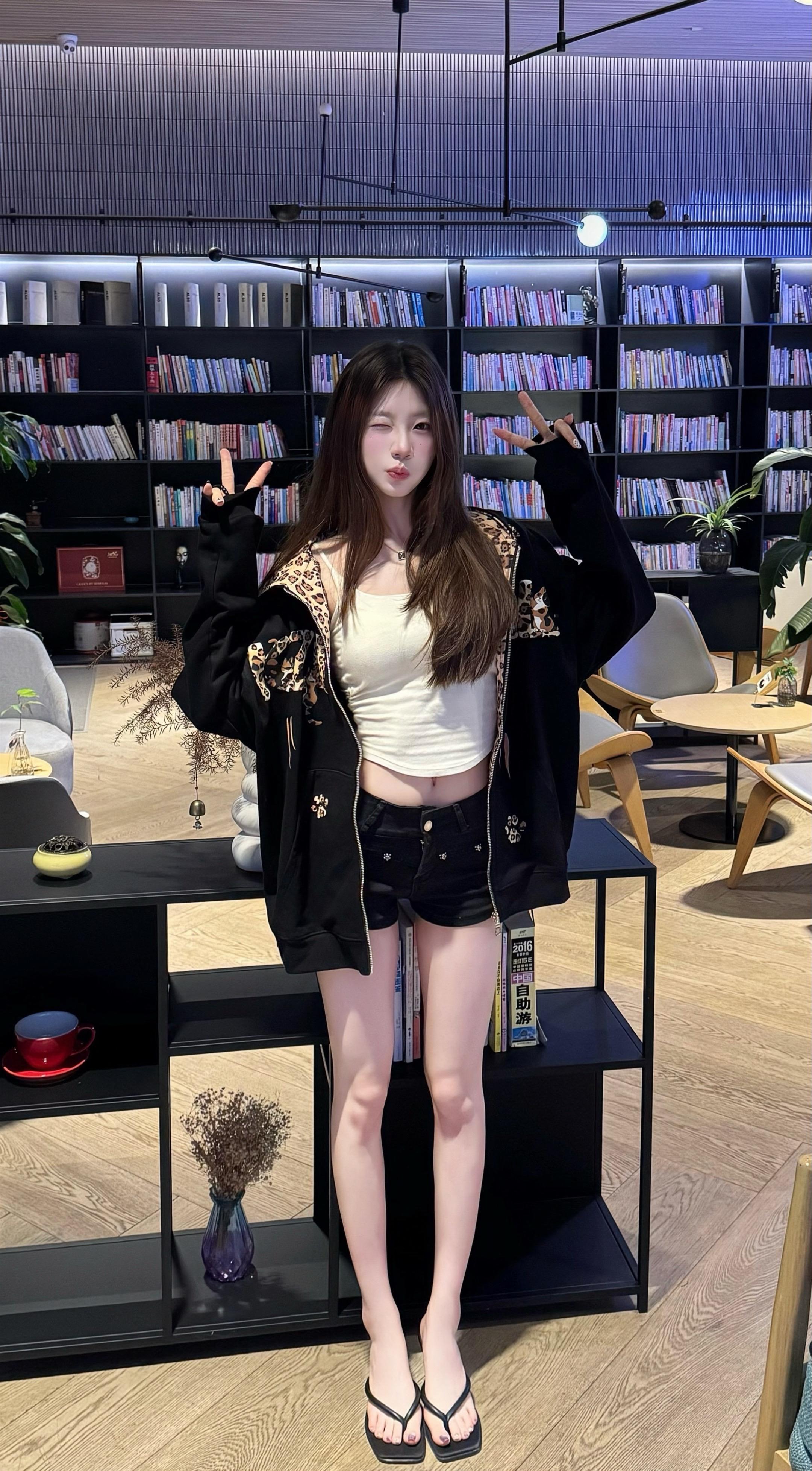 我们老实人不惹事但也怕事 #Kzdall豹纹小猫开衫卫衣 #ootd穿搭 #强烈推荐 #每日分享 #辣妹