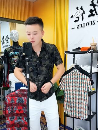 夏季新款时尚男士冰丝修身潮流衬衫#短袖衬衫 #夏季新款 #潮流穿搭 #面料柔软舒适 #休闲减龄穿搭 @DOU+小助手 @DOU+上热门