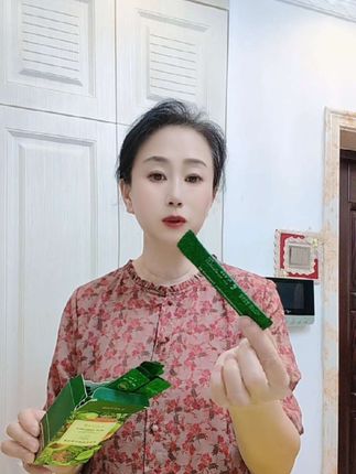 有了这个清洁霜可太方便了,都是独立的包装,一次用一条就够了,清洁毛孔杂质,恢复皮肤柔滑。#清洁霜