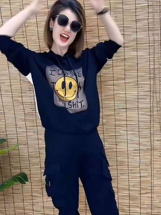 #连帽卫衣,女款卫衣,#潮流上衣,#气质女装,#春秋穿搭,#时尚百搭