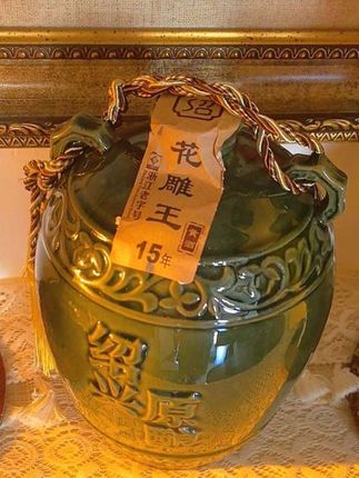 绍兴产黄酒十五年花雕酒传统手提礼坛经典半甜古法糯米酒1.5L #绍兴黄酒 #十五年花雕酒 #口感非常好 #喝出好气色 #中秋国庆动起来