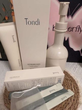 我的天啦,这个价就能入手Tondi茶粹氨基酸洗面奶7件套,500毫升正装加150毫升赠品加试用小样这太划算了,关键还巨好用,刷到的宝子闭眼冲呗#tondi氨基酸洗面奶 #氨基酸洗面奶 #洗面奶 #超便宜超划算 #强烈推荐