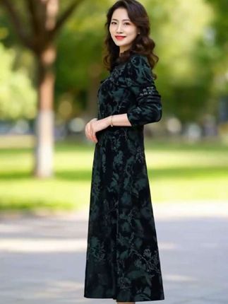 #秋季新款 #中式改良 #旗袍裙 烫金花盘扣高端贵夫人#妈妈装 #中年妈妈穿搭