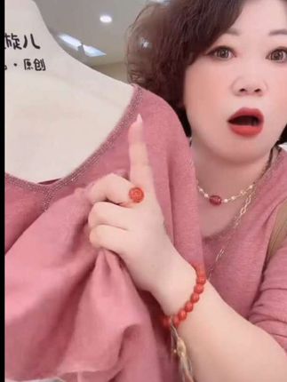 2025秋季新款精品V领毛衣原创百搭显瘦针织上衣#秋季新款#精品毛衣#V领针织上衣#宽松显瘦 #洋气百搭