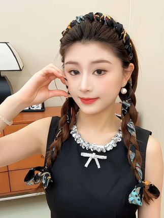 真的很爱扎头发,每天不同的发型超酷耶#强烈推荐 #穿搭 #头饰发饰 #发箍这样戴好美 #发型教程