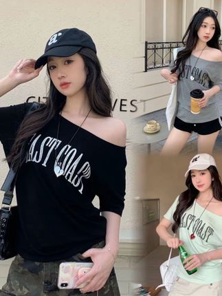 运补6-8 美式辣妹斜肩短袖t恤女2025新款宽松字母印花露肩上衣#美式辣妹 #斜肩短袖t恤 #夏季新款 #宽松字母印花 #露肩上衣